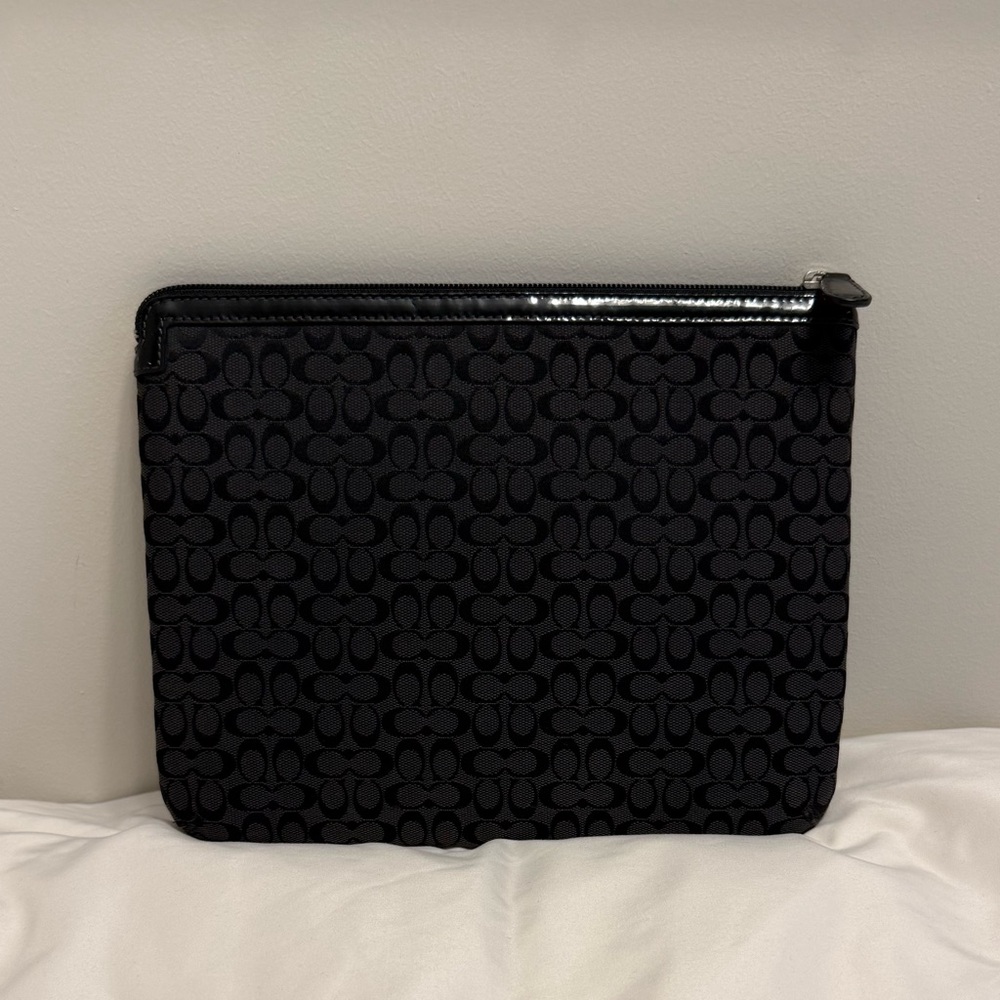 COACH Signature Canvas Zip Top 11” Padded Tablet Sleeve Pre❤️